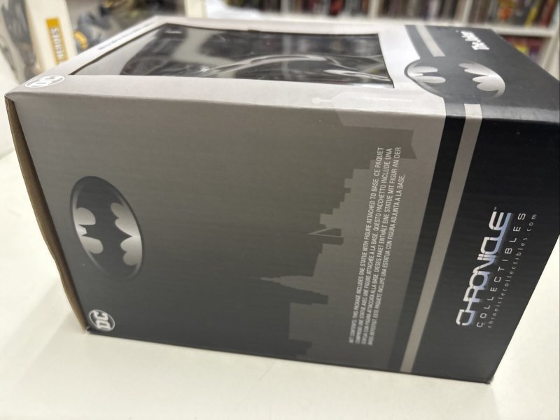 THE JOKER Statue (2018) ThinkGeek Gamestop Batman Chronicles Collectibles