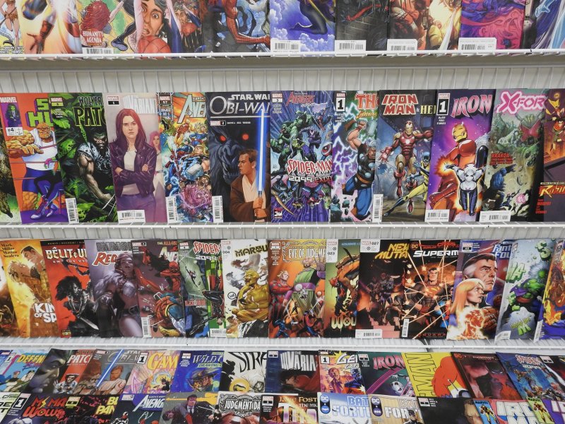 Huge Lot 230+ Comics W/ Hulk, Iron Man, Spider-Man, +More! Avg VF- Condition!