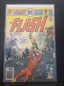 Flash #241-1976 fn 6.0 Green Lantern Heat Wave Mirror Master