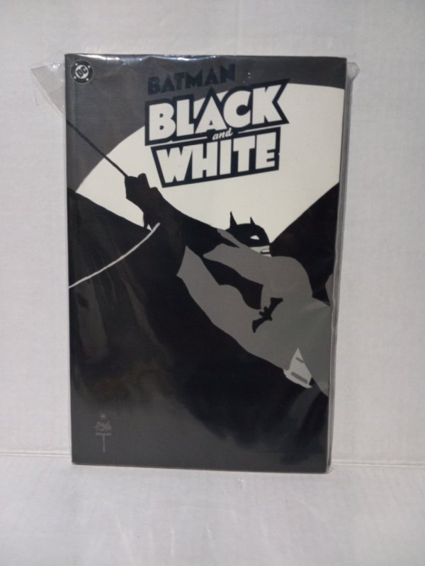 BATMAN: BLACK AND WHITE GRAPHIC NOVEL - FREE SHIPPING