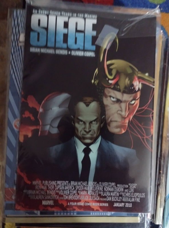 NEW  AVENGERS # 61  2010  MARVEL DISNEY  seige dark reign cap returns