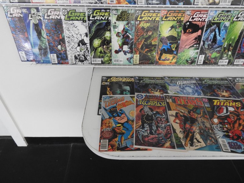 Huge Lot 140+ Comics W/ Green Arrow, Green Lantern, Swamp Thing+ Avg VF- Cond!