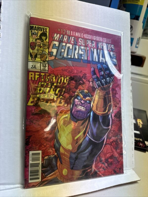 Marvel Super Heroes Secret Wars #12  MARVEL Comics HOLO