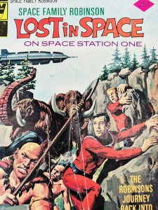 Lost In Space #44 Comic Space Family Robinson On Space Station One RARE!