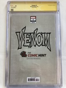 Venom #2 - CGC 9.8 - Marvel 2022 - Alan Quah auto & remark! Comic Mint variant!