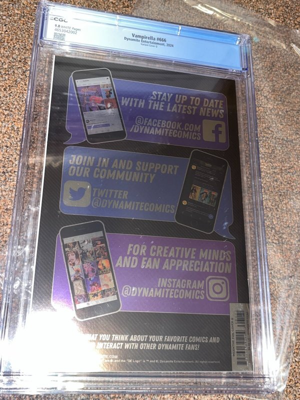 Vampirella 666 (2024), Carla Cohen 1:66 Virgin Foil Variant CGC Graded 9.8