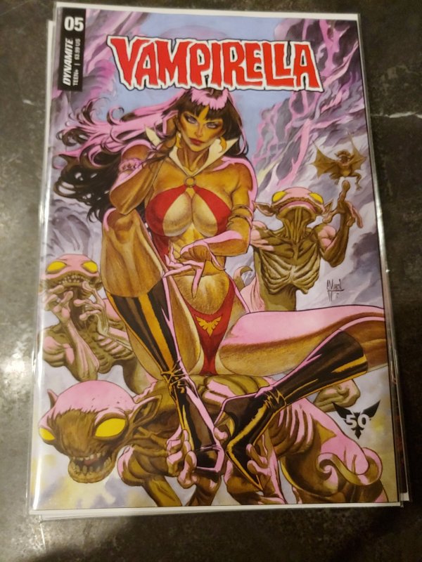 ​VAMPIRELLA #5 VARIANT NM