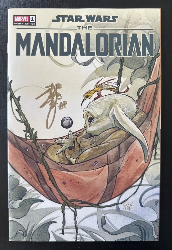 (2023) THE MANDALORIAN #1 Trinity Comics Signed PEACH MOMOKO Variant Cover