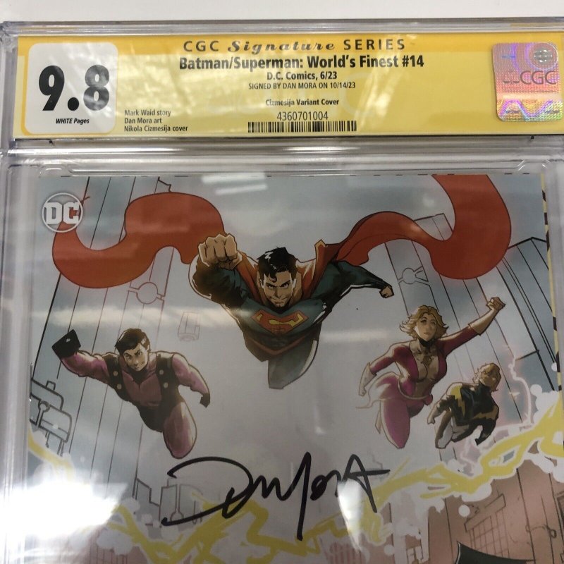 Batman / Superman : World's Finest  (2023) # 14 (CGC 9.8 SS) Signed Dan Mora C=1