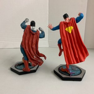 Ultimate Showdown Superman Vs Bizarro Statue Set Limited Edition  