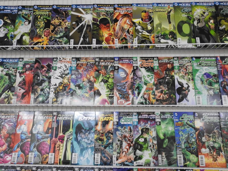 Huge Lot of 250+ DC Comics W/ Green Lantern, The Flash, Batman- AVG. VF Cond.