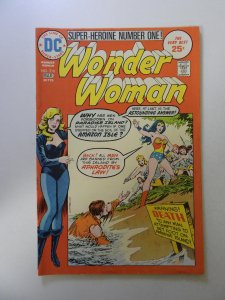 Wonder Woman #216 (1975) VF- condition