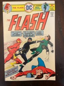 The Flash #235 (1975) - Green Lantern / High Grade!