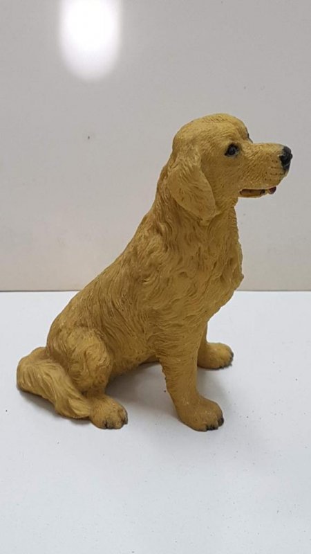 Figura de perro resina: Golden Retriever de 9x7 cm