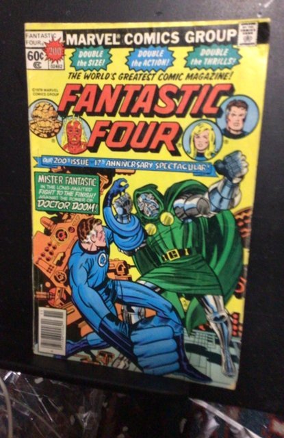 Fantastic Four #200 (1978) 200th issue! Giant-size  Dr. doom vs. FF!  FN/VF wow!