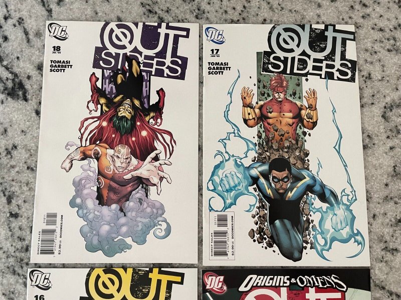 4 Outsiders DC Comic Books # 15 16 17 18 Batman Superman Flash Aquaman 5 J854