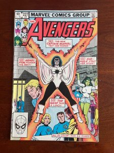 Avengers # 227 VF Marvel Comic Book Captain Marvel Hulk Thor Iron Man Wasp J999 