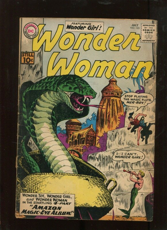 WONDER WOMAN #123 (3.0) AMAZON MAGIC ALBUM 