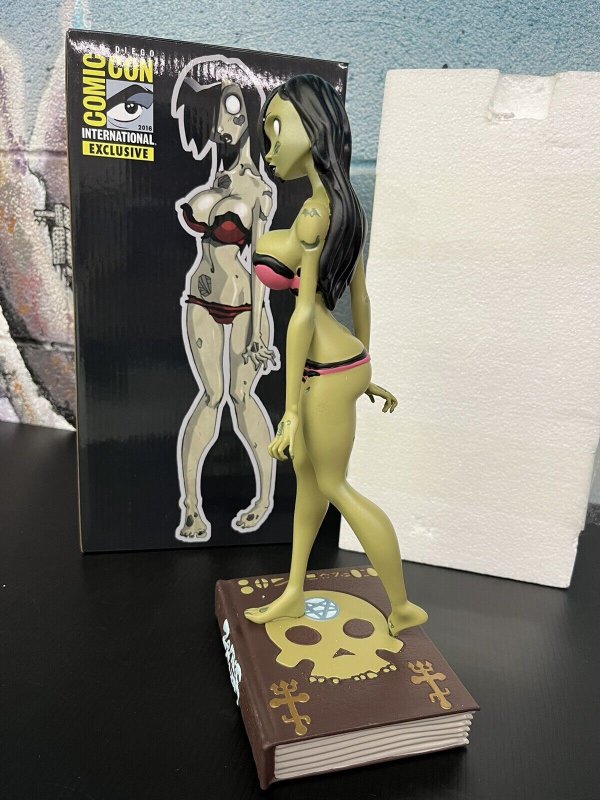 ZOMBIE TRAMP STATUE SDCC 2016 Pink Bikini Numbered #222 / 250 NO DAMAGE MINT BOX