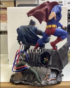 DC Collectibles Dark Knight Returns Superman Vs Batman Statue (Res)