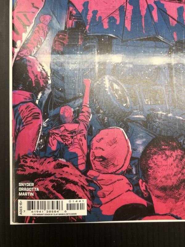 ABSOLUTE BATMAN #14 1:25 CLAY & SETH MANN VAR DC 2025 IN-HAND PROSHIPPER