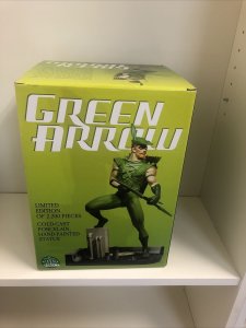 Green Arrow Cold-Cast Porcelain Hand Painted Statue 11” # 2131/2200 DC Direct 