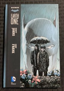 2012 BATMAN Earth One HC VF+ 8.5 1st DC Gary Frank / Fisherman Collection