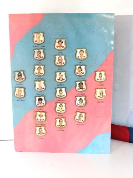 Carpeta juego PINS con ELS PINS DE LES CARICATURES del  F.C.Barcelona 94-95