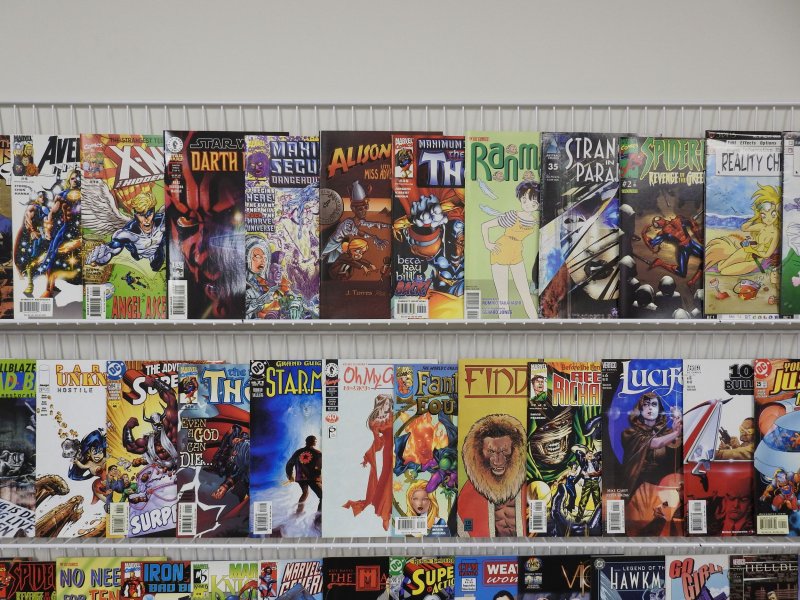Huge Lot 190+ Comics W/ X-Men, Wolverine, Silver Surfer, +More! Avg FN/VF Cond!