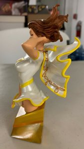 Women of the DC Universe Shazam Mary Bust Limited Edition