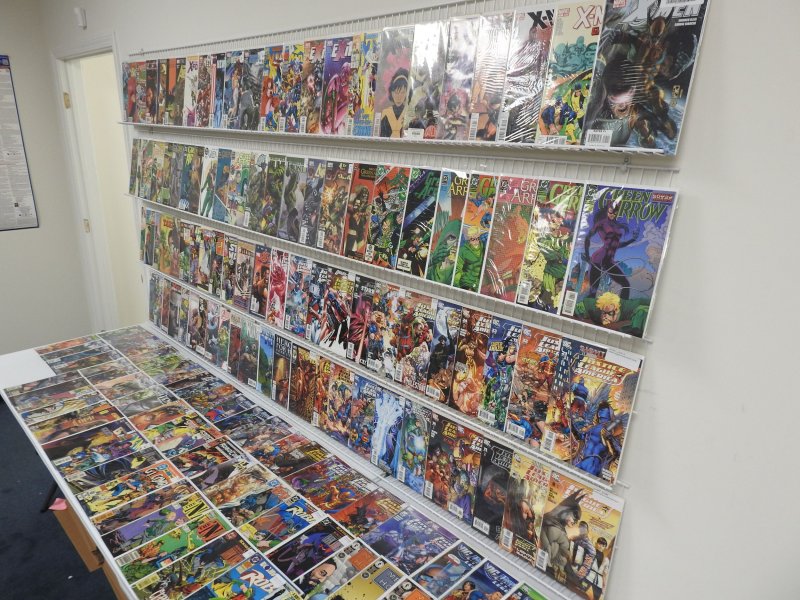 Huge Lot 150+ Comics W/ Batman, Spiderman, Justice League, +More AVG VF-