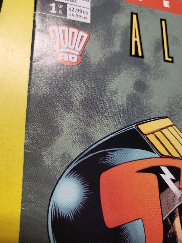 Judge Dredd Versus Aliens Incubus #1 And #4 2003 Dark Horse Comics