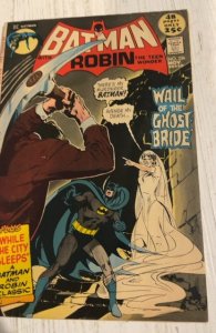 Batman #236 (1971) Wail of the ghost bride-Giordano