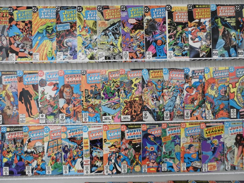 Huge Lot 180+ Comics W/ Justice League, Legends, Justice Society+ Avg Fine Cond!