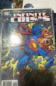 Infinite Crisis #5 Newsstand Cover (2006)