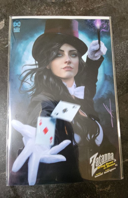 ZATANNA BRING DOWN THE HOUSE #1 EXCLUSIVE CARLA COHEN VIRGIN VARIANT