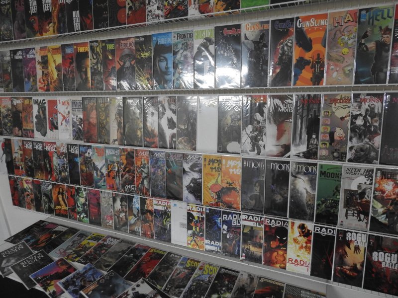 Huge Lot 140+ Comics W/ Gunslinger Spawn, Radiant Black, +More! Avg VF/NM Cond