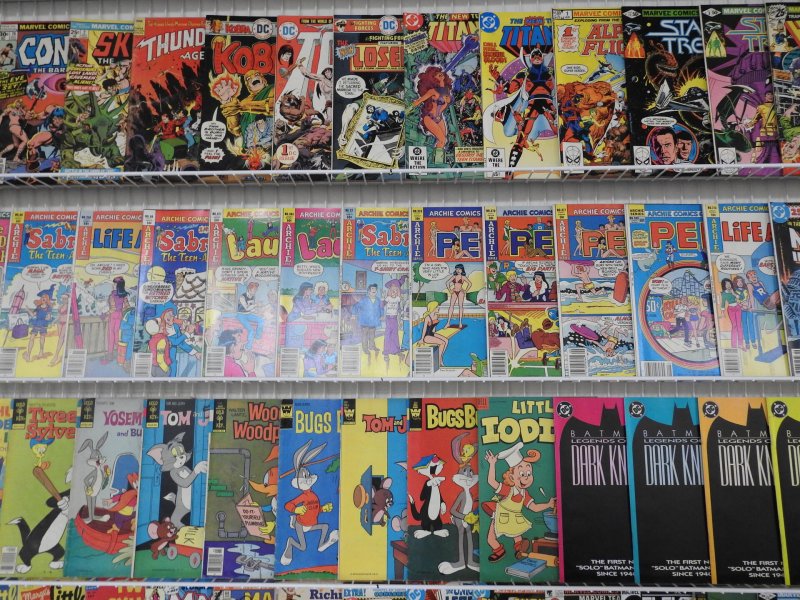Huge Lot 180+ Comics W/ Archie, Batman, Spidey, Bugs Bunny+ Avg GVG Condition!