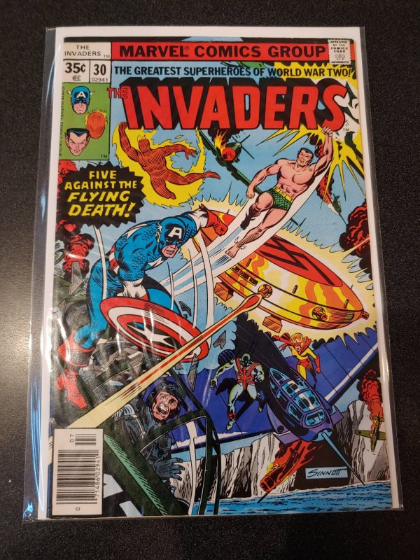 THE INVADERS #30 BRONZE AGE HIGH GRADE VF/NM