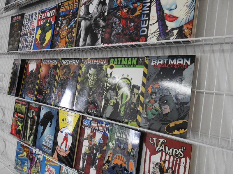 Huge Lot of 37 Trade Paperbacks W/ Batman, X-men,  Star Wars+ Avg F/VF Condition