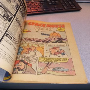 Space Comics #4 1954 Avon sci-fi Space Mouse Super Pup flying saucer golden age 
