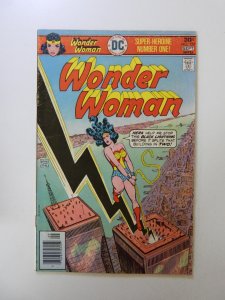 Wonder Woman #225 (1976) FN+ condition