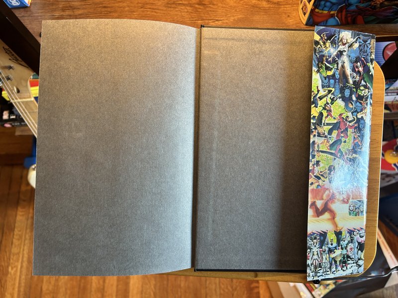 Crisis On Infinite Earths Collected Slipcase HC