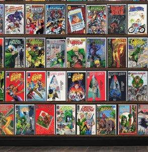 Huge Lot 160+ Comics with Green Arrow, West Coast Avengers & More!