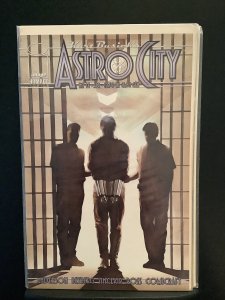 Kurt Busiek's Astro City #14 (1998)