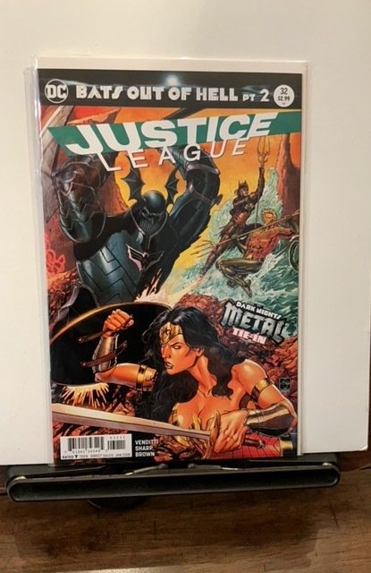 Lot of 2 different Justice League #32’s