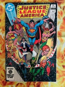 Justice League of America #217 (1983) - VF/NM