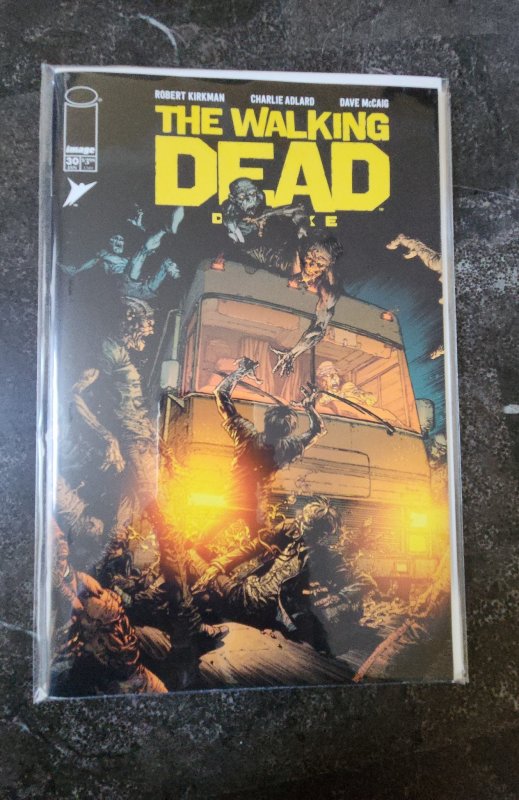 The Walking Dead Deluxe #30 (2022)