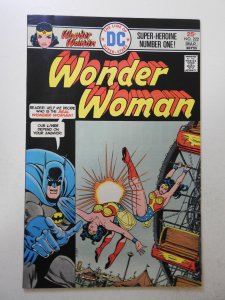 Wonder Woman #222 (1976) VF Condition!