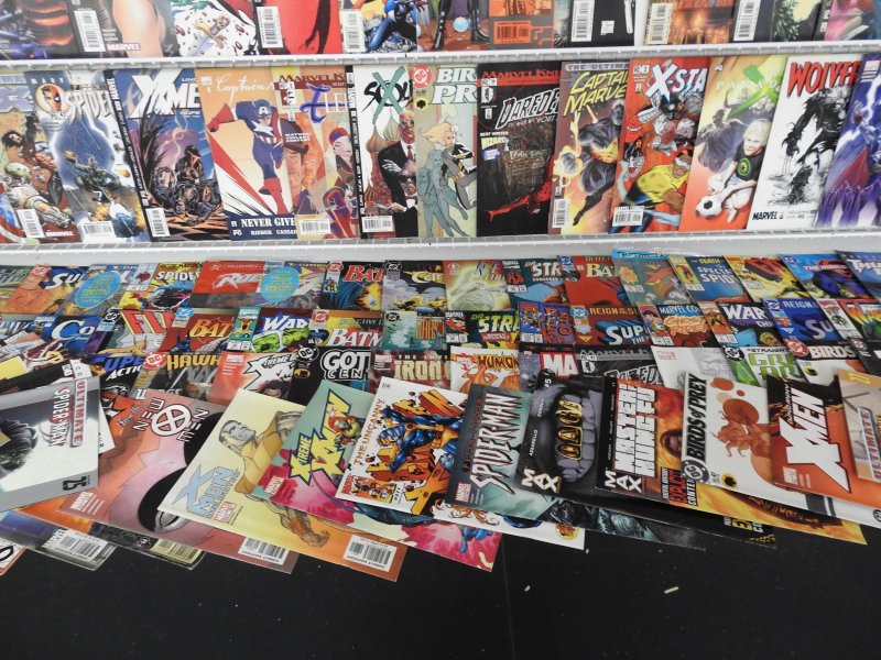 Huge Lot 200+ Comics W/ Batman, Thor, Avengers+ Avg Fine Condition!